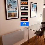 Grand T2 Confort 50 M2 Tv Avec Canal Séries Netflix Dazen Bein Sport Apple Tv Ocs Paramount Prime Vidéo Appartement Nancy
