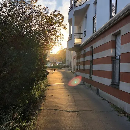 Grand T2 Confort 50 M2 Tv Avec Canal Séries Netflix Dazen Bein Sport Apple Tv Ocs Paramount Prime Vidéo * Nancy