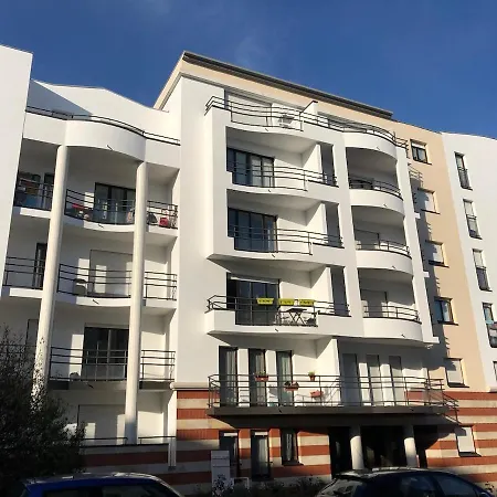 Grand T2 Confort 50 M2 Tv Avec Canal Séries Netflix Dazen Bein Sport Apple Tv Ocs Paramount Prime Vidéo