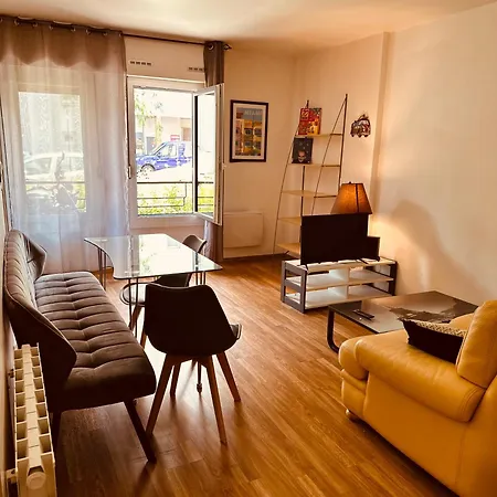 Grand T2 Confort 50 M2 Tv Avec Canal Séries Netflix Dazen Bein Sport Apple Tv Ocs Paramount Prime Vidéo